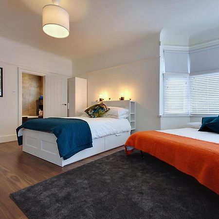 Large En-Suite By The Beach 본머스 외부 사진