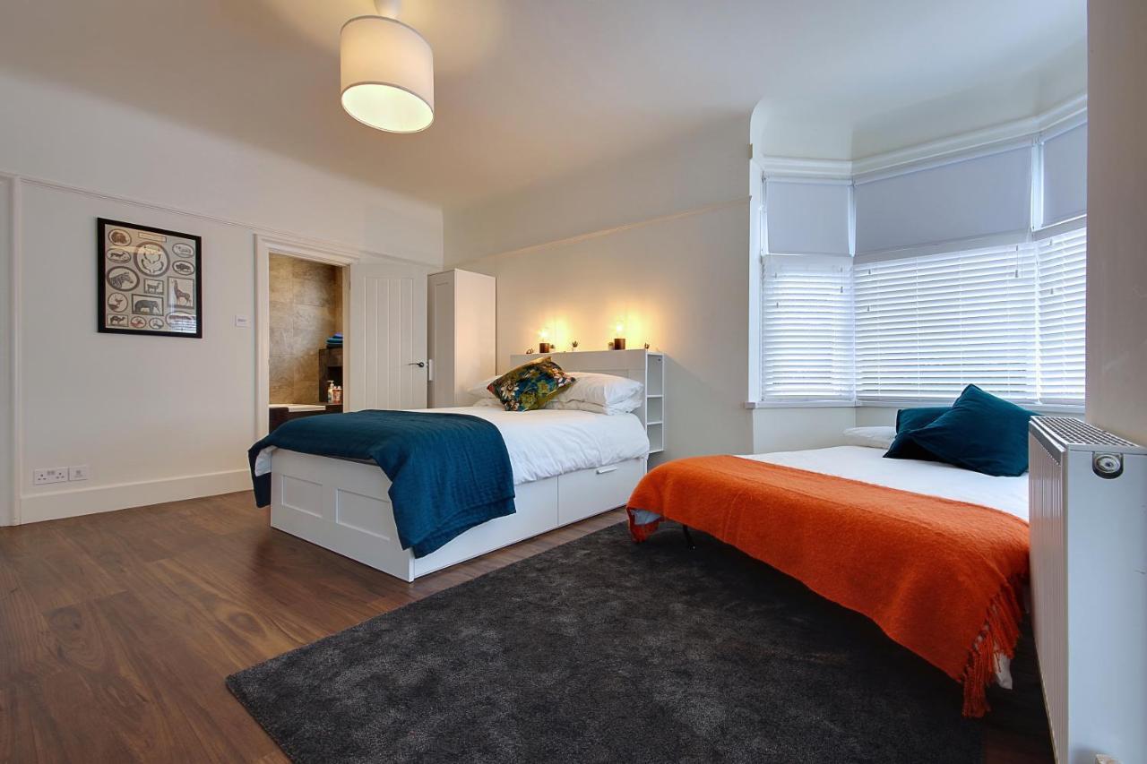 Large En-Suite By The Beach 본머스 외부 사진