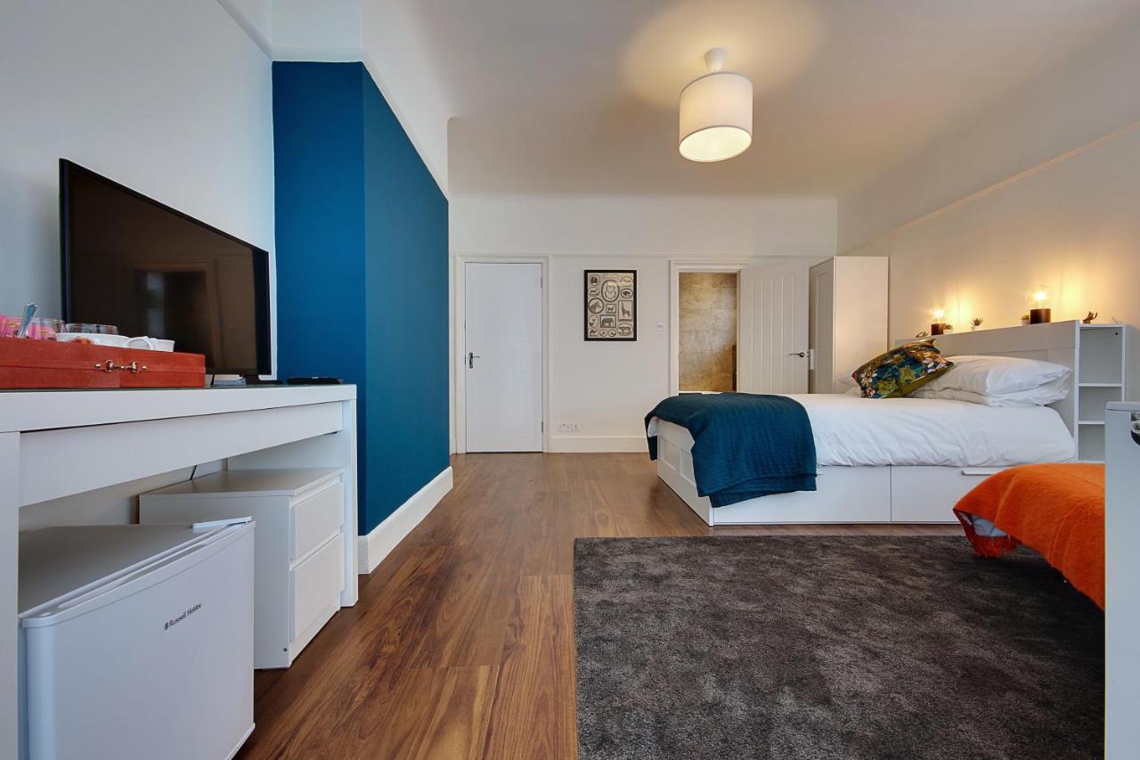 Large En-Suite By The Beach 본머스 외부 사진